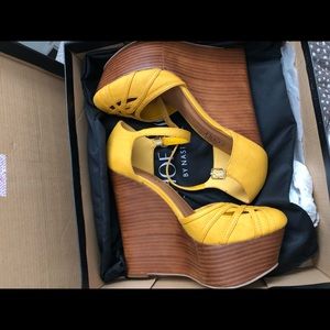 4 inch closed toed platforms.